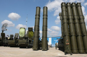 Πύραυλοι S-400 σε έκθεση οπλικών συστημάτων στη Μόσχα
