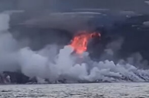 Λάβα από το ηφαίστειο στη νήσο Λα Πάλμα καταλήγει στη θάλασσα