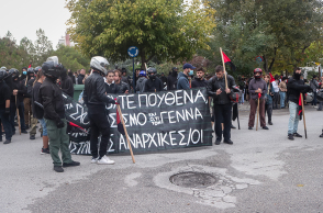 Σταυρούπολη: Ο χειρισμός των εφήβων από κόμματα και οργανώσεις