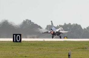 Φωτιά τώρα στο αεροδρόμιο Αράξου