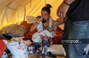 Σεισμός στην Κρήτη: Συγκίνηση για το βρέφος δέκα ημερών που μένει σε σκηνή