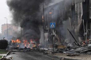 Μοιραία πτήση για τους πέντε επιβάτες και τον πιλότο ιδιωτικού αεροσκάφους, μετά από πρόσκρουση σε κτίριο στο κέντρο του Μιλάνου.