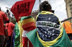 Πλήθος Βραζιλιάνων πραγματοποίησε διαδηλώσεις σε πόλεις της χώρας το Σάββατο εναντίον της κυβέρνησης, ζητώντας την παραπομπή του προέδρου Ζαΐρ Μπολσονάρου.