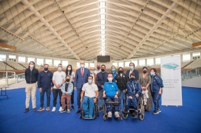 Ο υπουργός Εργασίας και Κοινωνικών Υποθέσεων, Κωστής Χατζηδάκης με παραολυμπιονίκες