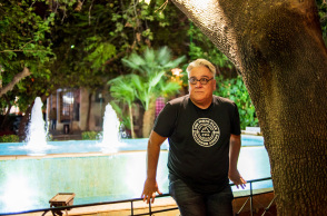 Ο Στέφανος Τσιτσόπουλος κάνει λογοτεχνικό σαφάρι στην Κυψέλη