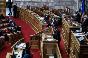 Κυριάκος Μητσοτάκης και Αλέξης Τσίπρας στη Βουλή (ΦΩΤΟ ΑΡΧΕΙΟΥ)