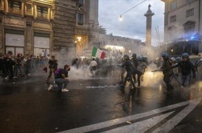 Η ιταλική κυβέρνηση αντιδρά με αποφασιστικότητα μετά τις βίαιες συγκρούσεις αντιεμβολιαστών και νεοφασιστών