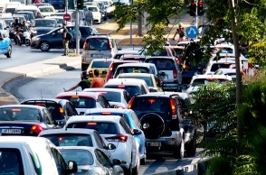 Κίνηση: Μεγάλες καθυστερήσεις και προβλήματα στους κύριους οδικούς άξονες της Αθήνας.