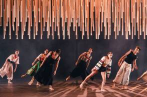 "Finality", οι Rootless Root χορογραφούν τους Ελληνικούς Χορούς του Νίκου Σκαλκώτα στην Εθνική Λυρική Σκηνή