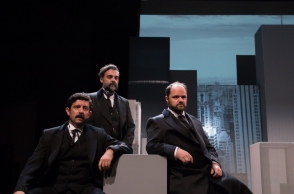 Μάκης Παπαδημητρίου, Αργύρης Ξάφης και Μιχάλης Οικονόμου στην "Τριλογία των Λήμαν Μπράδερς" σε σκηνοθεσία Βαγγέλη Θεοδωρόπουλου