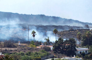 Καμένη γη στη νήσο Λα Πάλμα, καθώς η λάβα δεν σταματά να βγαίνει από το ηφαίστειο Κούμπρε Βιέχα