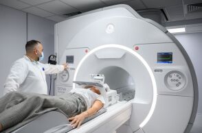 Μαγνητικός τομογράφος με τεχνητή νοημοσύνη στη ΒΙΟΙΑΤΡΙΚΗ 
