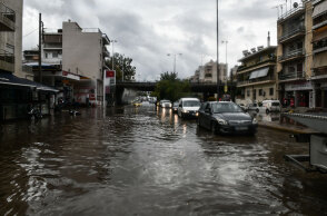 Κακοκαιρία «Μπάλλος»: Πλημμύρα στη Γέφυρα της Χαμοστέρνας
