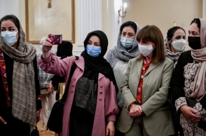 Πρόεδρος της Δημοκρατίας Κατερίνα Σακελλαροπούλου δέχθηκε γυναίκες βουλευτές, δικαστές και δικηγόρους που έφτασαν στη χώρα μας με τις οικογένειές τους από το Αφγανιστάν