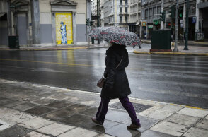 Βροχή στην Αθήνα (ΦΩΤΟ ΑΡΧΕΙΟΥ) - Ο καιρός σήμερα Σάββατο 16 Οκτωβρίου 2021 έχει καταιγίδες στα βόρεια της χώρας