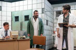 Τα «Αξύριστα πηγούνια» του Γιάννη Τσίρου στο Μικρό Χορν