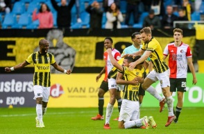 Κατέρρευσε κερκίδα ενώ πανηγύριζαν οι οπαδοί της Φιτέσε 