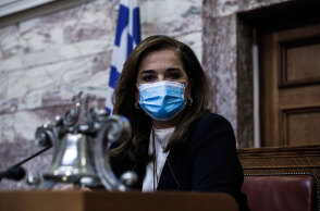 Η Ντόρα Μπακογιάννη έχει καρκίνο, όπως ανακοίνωσε η ίδια η βουλευτής της Νέας Δημοκρατίας με ανάρτησή της στο Facebook