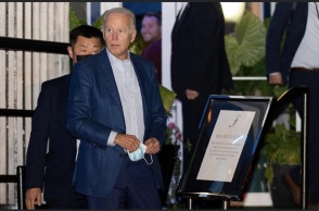 Ο Τζο Μπάιντεν σε εστιατόριο χωρίς μάσκα