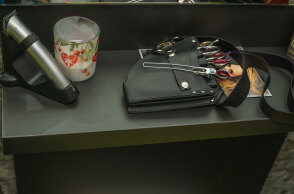 Κομμωτήριο (ΦΩΤΟ ΑΡΧΕΙΟΥ) - Αρνητής του εμβολίου στη Θεσσαλονίκη υπέβαλε μήνυση σε ιδιοκτήτρια, επειδή δεν τον κούρεψαν