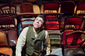 Ο Μανώλης Μαυροματάκης στον "Λουκή Λάρα" σε σκηνοθεσία Λευτέρη Γιοβανίδη, στο Δημοτικό Θέατρο Πειραιά