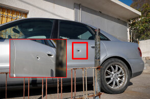 Πυροβολισμοί σε καταδίωξη στο Πέραμα με έναν νεκρό - Οι τρύπες από τις σφαίρες των αστυνομικών σε αυτοκίνητο