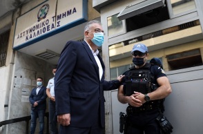 Θεοδωρικάκος: Επισκέφτηκε τους επτά κρατούμενους αστυνομικούς - Μίλησε τηλεφωνικά με τον πατέρα του 20χρονου