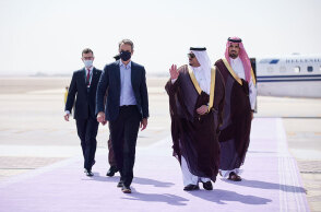 Ο Κυριάκος Μητσοτάκης στη Σαουδική Αραβία προανήγγειλε επενδύσεις δισ. ευρώ για την πράσινη μετάβαση στην Ελλάδα