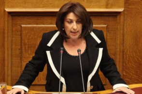 Η Τόνια Αντωνίου στη Βουλή μετά τον θάνατο της Φώφης Γεννηματά