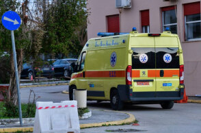 Ασθενοφόρο ΕΚΑΒ (ΦΩΤΟ ΑΡΧΕΙΟΥ) - Νεκρός 18χρονος που οδηγούσε «γουρούνα» στη Θεσσαλονίκη