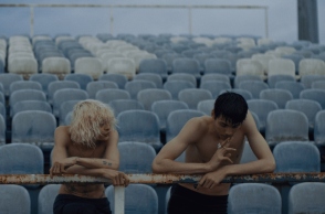 Στιγμιότυπο από το πρώτο μέρος του "Gener8tion - Neo Surf" των Ρομέν Γαβράς και Surkin που θα παρουσιαστεί στη Στέγη του Ιδρύματος Ωνάση τον Ιανουάριο 2022