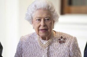  Η βασίλισσα Ελισάβετ επέστρεψε στις επίσημες υποχρεώσεις της, αφότου οι γιατροί της συνέστησαν να ξεκουραστεί