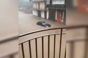 Δρόμοι «ποτάμια» στη Σικελία από την κακοκαιρία, καθώς οι καταιγίδες προκάλεσαν πλημμύρες