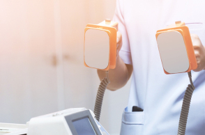 Τρεις απινιδωτές στο δήμο Δελφών από το Metropolitan Hospital