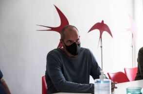 Ο Βαρουφάκης καταγγέλλει τον Ζούκερμπεργκ για το META