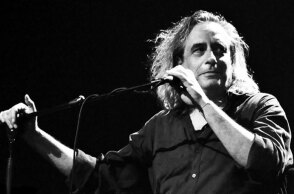 Ο Γιάννης Αγγελάκας γεννιέται σαν σήμερα 30 Οκτωβρίου, το 1959