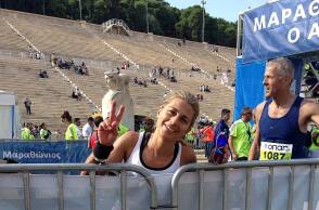 Δήμητρα Ιορδανίδου: Αποχαιρετισμός στη διακεκριμένη αθλήτρια του μαραθωνίου και του τριάθλου, που έχασε τη ζωή της όταν παρασύρθηκε από φορτηγό στη Θεσσαλονίκη.