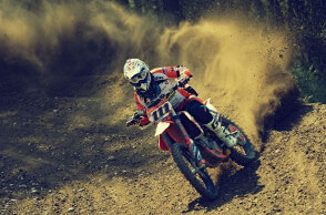 Οδηγός μηχανής σε αγώνα motocross (ΦΩΤΟ ΑΡΧΕΙΟΥ) - Νεκρός ο αναβάτης που τραυματίστηκε σε πίστα στα Γιαννιτσά