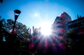 Καιρός: Υψηλές θερμοκρασίες και το Σάββατο στη χώρα