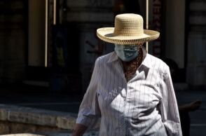 Κορονοϊός – Αθανάσιος Εξαδάκτυλος: Ανοιχτό το ενδεχόμενο να επιστρέψει η μάσκα παντού