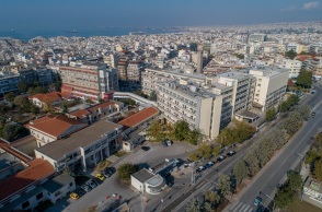 Κορωνοϊός: Κατέληξε η 27χρονη που νοσηλευόταν εδώ και δέκα ημέρες στο Ιπποκράτειο νοσοκομείο της Θεσσαλονίκης – καλπάζει η πανδημία στη συμπρωτεύουσα.