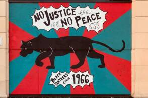 Γκράφιτι σε τοίχο στο Όκλαντ για το Κόμμα των Μαύρων Πανθήρων