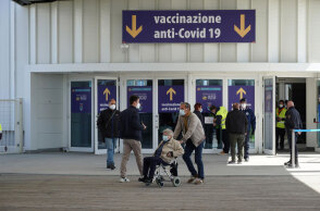 Εμβολιαστικό κέντρο για τον κορωνοϊό στην Ιταλία