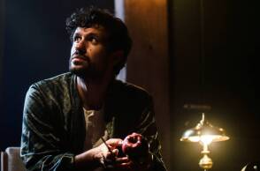 «Η μηχανή του Τούρινγκ» σε σκηνοθεσία Οδυσσέα Παπασπηλιόπουλου, με τον Ορφέα Αυγουστίδη στο Νέο Θέατρο Βασιλάκου