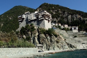 Καταγγελία για το Άγιο Όρος: Πιστοί βάζουν αντισηπτικό στη μύτη για να βγει αρνητικό το rapid test