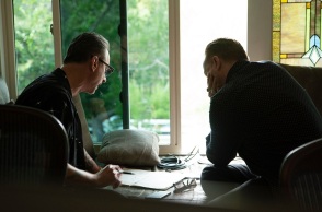 Ο Dave Gahan και ο Rich Machin σε στούντιο ηχογραφήσεων