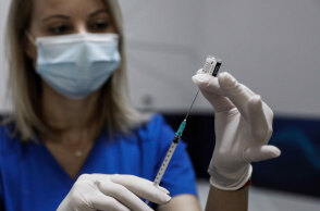 Εμβολιασμός για κορωνοϊό με τρίτη δόση εμβολίου (ΦΩΤΟ ΑΡΧΕΙΟΥ)