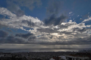 Νεφώσεις στην Αττική έχει ο καιρός αύριο Τρίτη (16/11), σύμφωνα με την πρόγνωση της ΕΜΥ (ΦΩΤΟ ΑΡΧΕΙΟΥ)