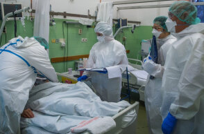 Στην Αυστρία, στην πόλη Σάλτσμπουργκ, ειδική επιτροπή «διαλέγει» ποιοι ασθενείς με κορωνοϊό θα νοσηλευτούν σε ΜΕΘ (ΦΩΤΟ ΑΡΧΕΙΟΥ)