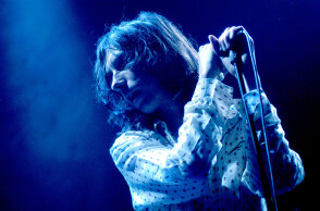 Bobby Gillespie - Στιγμιότυπο από τη συναυλία των Primal Scream στην Αθήνα τον Απρίλιο του 2004